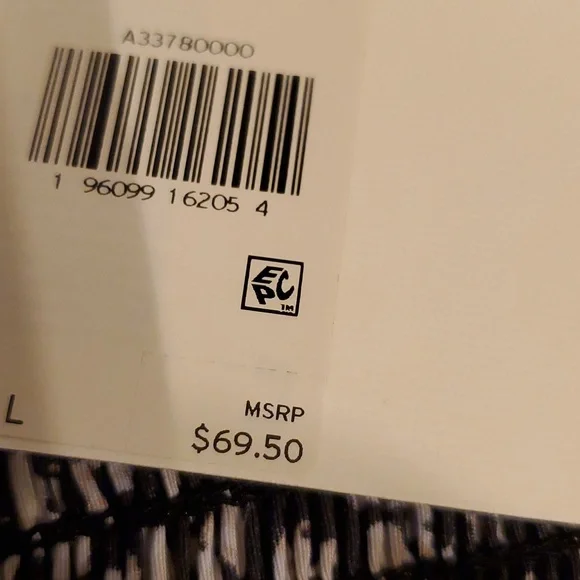 Levi's Crop Top - Picture 9 of 10